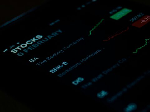 Top Wall Street Analysts Prefer These 3 Dividend-Paying Stocks for Consistent Income