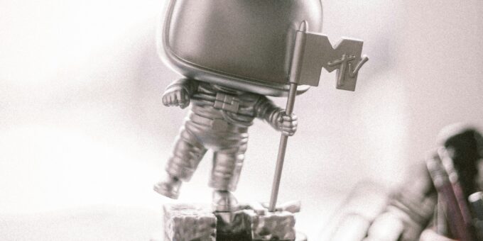 A Night of Emotion and Energy: Steven Tyler's Tribute and Yungblud's Performance at the VMAs