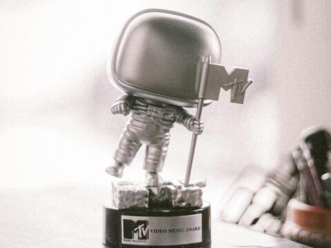 10 Awkward Moments from the 20ေ25 VMAs: No One Hugged Rosé After Her Big Win