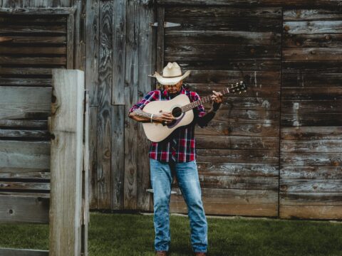 Heartbreak in the Spotlight: Country Star and Wife Mourn the Loss of Their Precious Daughter