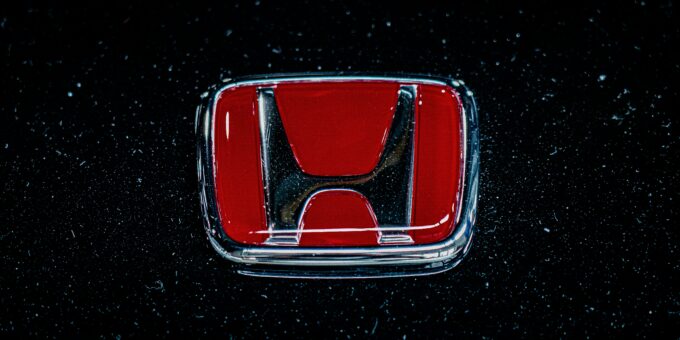 The Honda Reward Attempt: A Woman's Journey and the Community's Responses