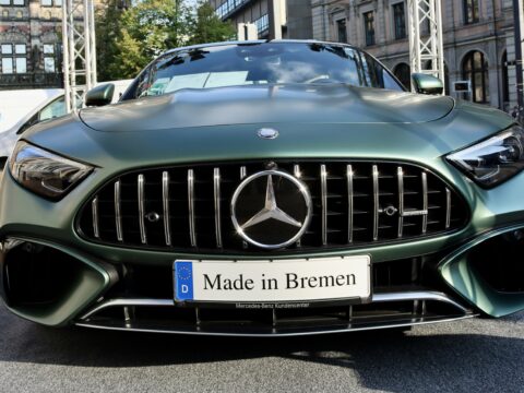 EU Carmakers Achieve Emission Goals: A Closer Look at Mercedes' Performance